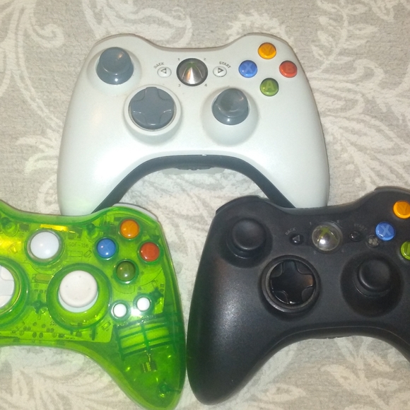 X box controllers - Picture 1 of 2